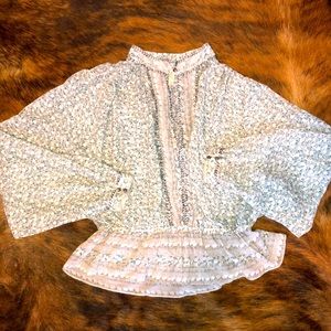 Beautifully detailed balloon sleeve blouse